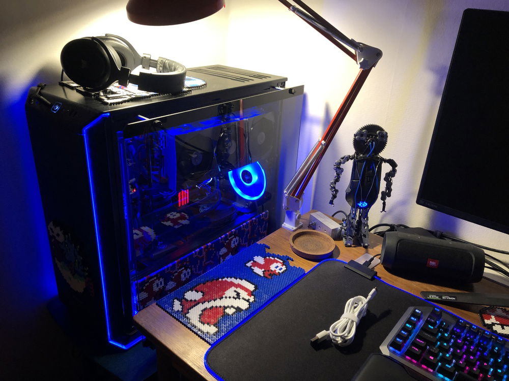 With the lights on, also you can see part of my little R2 up top that keeps my headset from scratching the case