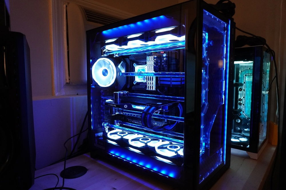 You can see my old o11D in the background, it really shows the difference in the fluid color