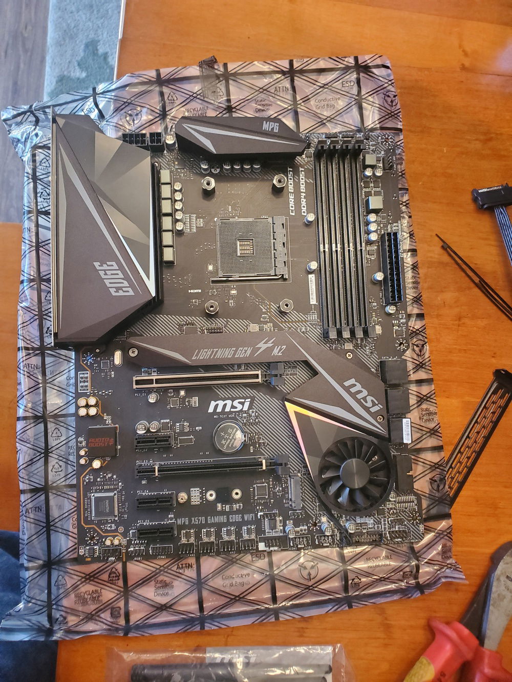 MSI mpg x570 gaming edge wifi