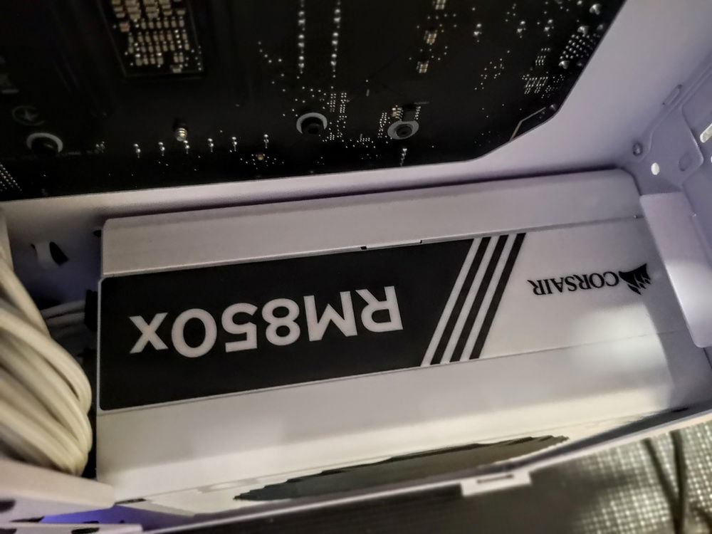 RM850X White special edition