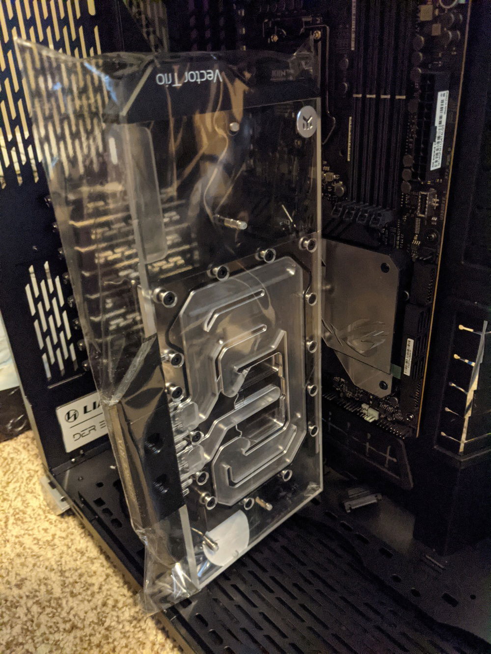 This GPU block is so wide... I don't think the glass panel will fit if I mount it horizontally.
