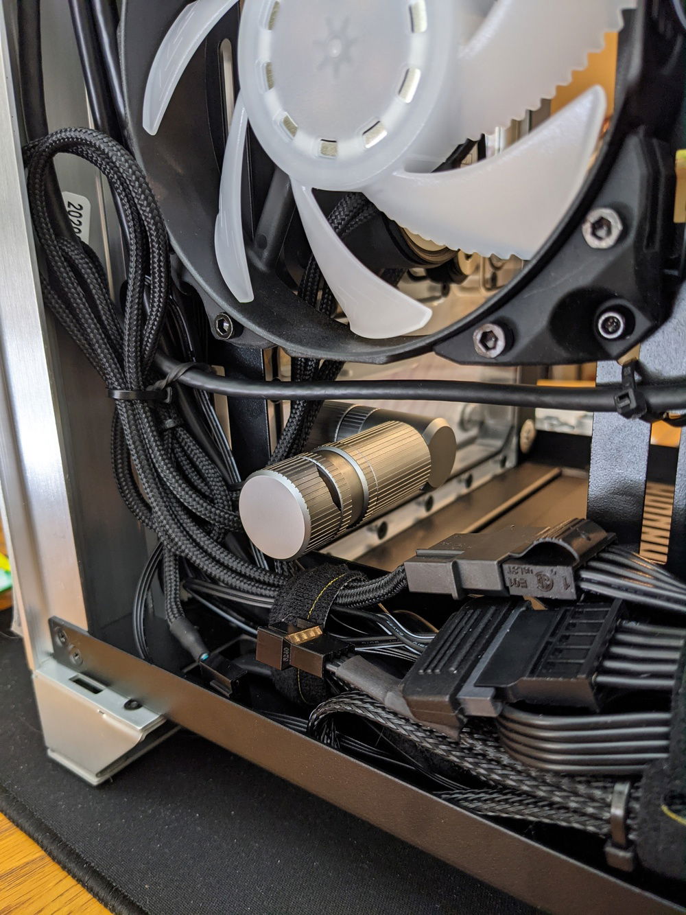 Updated drain valve to use a 14mm extender to offset from the distro plate, and a 28mm extender to push it further into the back of the case for easy access.