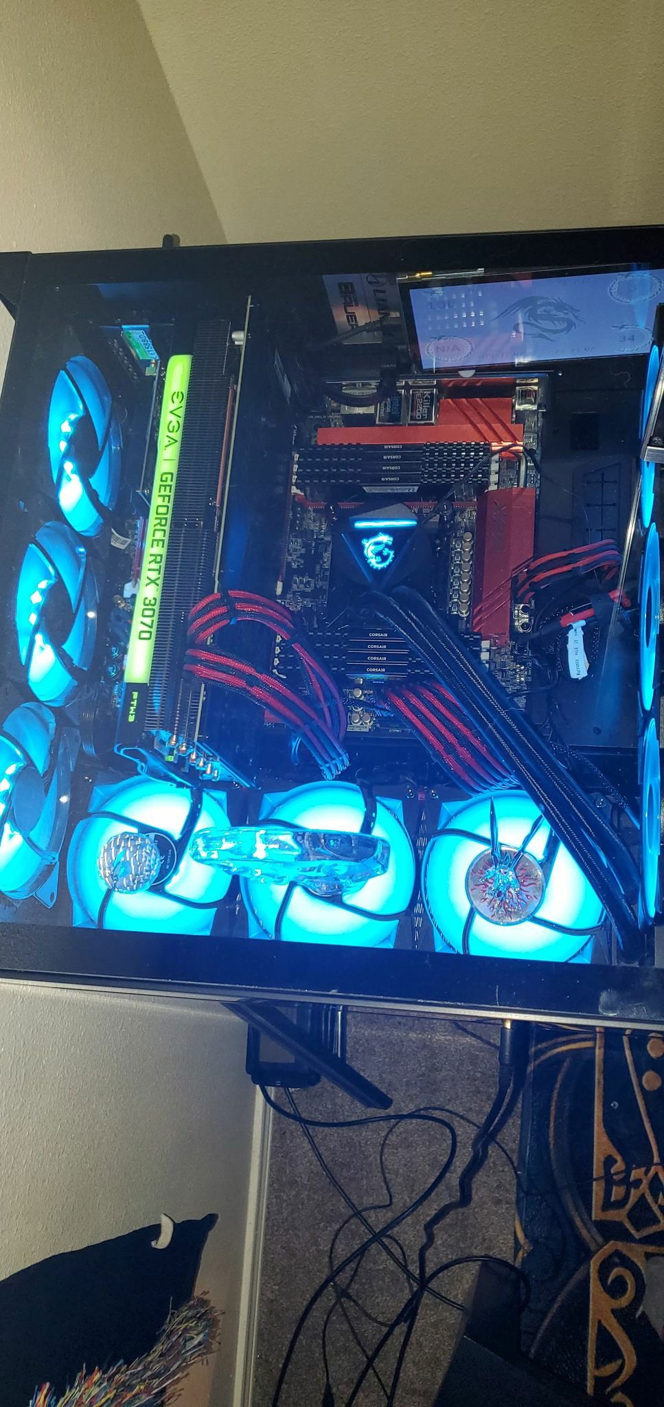 the GPU is so big that you have to apply just a light amount of pressure to the glass to close it. thinking of using the EVGA 90degree GPU plug attachment.