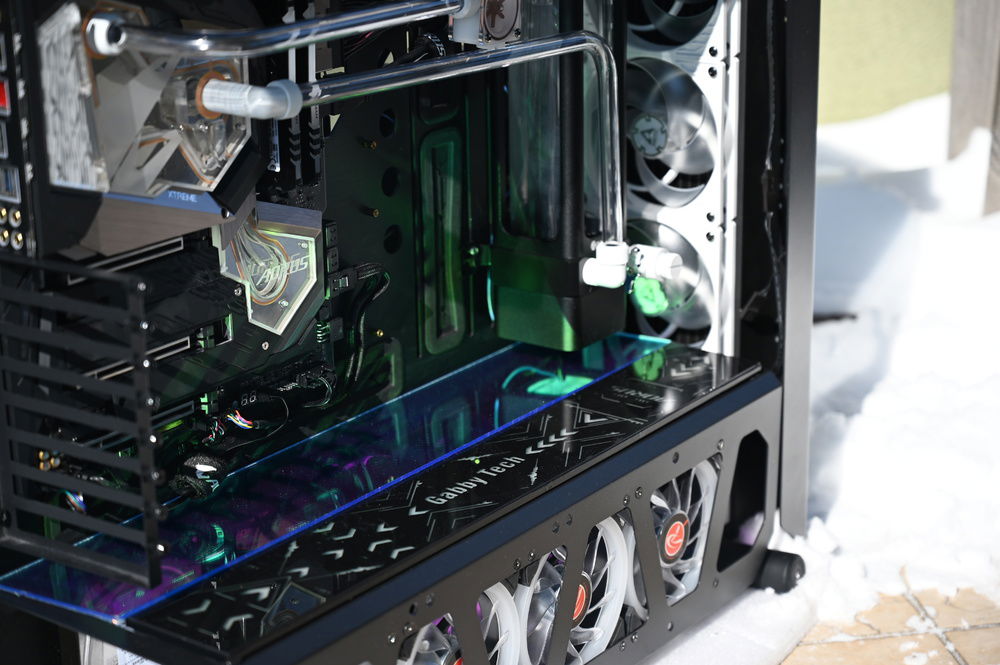 Acrylic panel that shift color depending where you look from