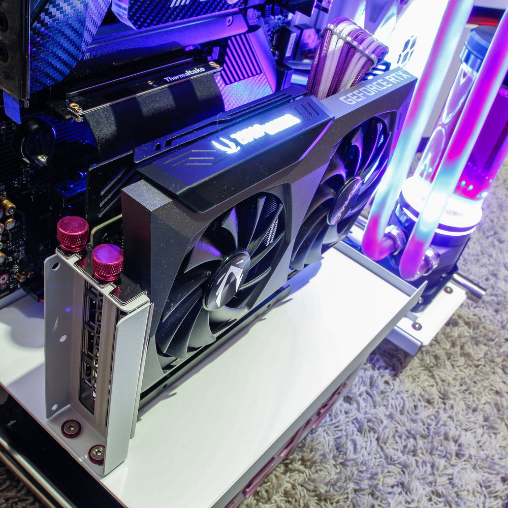 I cutted a Polystyrol plate to cover the buttom of the vertikal mount. Otherwise there would be just a hole under it.
I also used the "small" Slot Plate to get a cleaner look. I also changed the cummon Screws to ionized Thumbscrews.