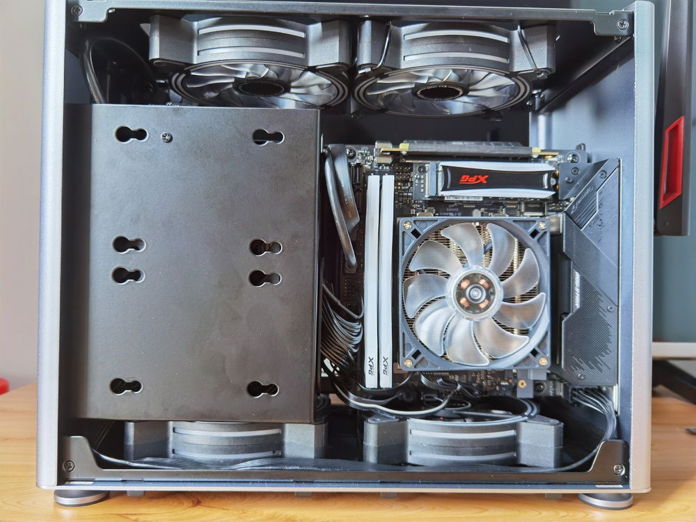 PSU shroud on the left without the LED panel. Cable management proves to be challenging given that there is very limited space in a sffpc build.