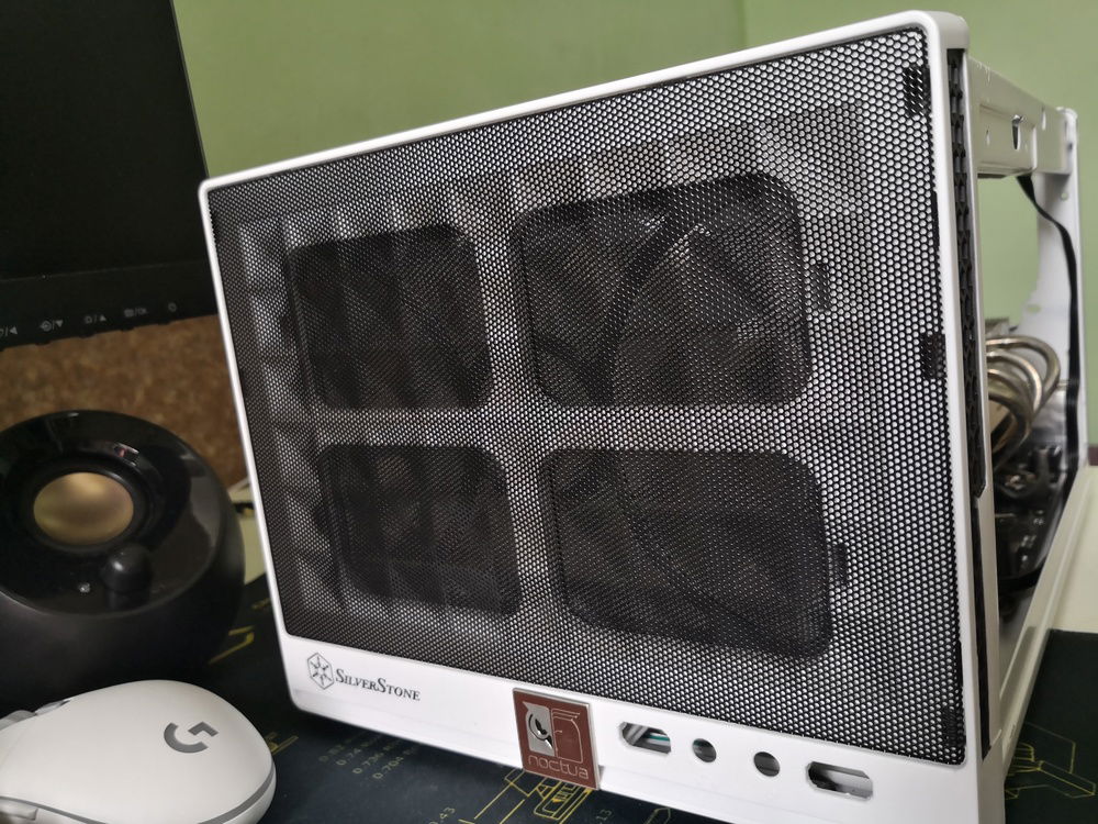 The front panel mounted without the I/O. Looks ugly tbh. Needs addressing.