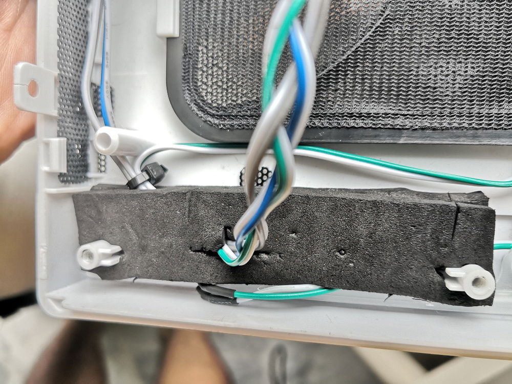 Foam also helps in cable management.