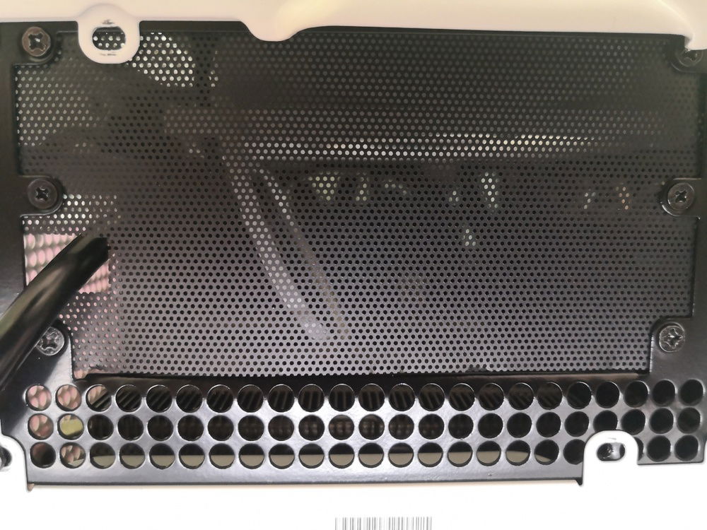 The P12's cable was hanging there but didn't really touch the heatsink so it should be fine. I think I may have fixed this issue now, but I don't really know. This build was from last year so I don't think it matters if there was an issue or not by now, right?