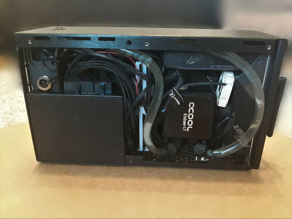 Cpu side view showing the messy cables and stuff. the silver fitting with black middle in the left is a temparature sensor