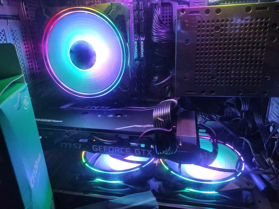 Side view with tempered glass. It's pretty right?