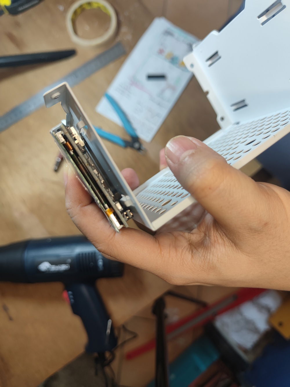 Determining the thickness of the LCD after removing the GPIO pins.