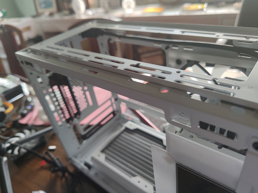 On the other hand, reversing the bracket, with the edges facing upwards, enabled me to save another 1-2 millimeters, with only minimal additionalmodding to the top plastic panel.