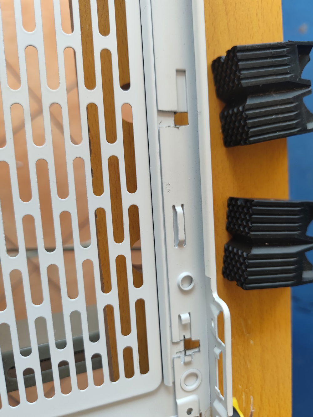 These are the interlocking post and bottom panel.