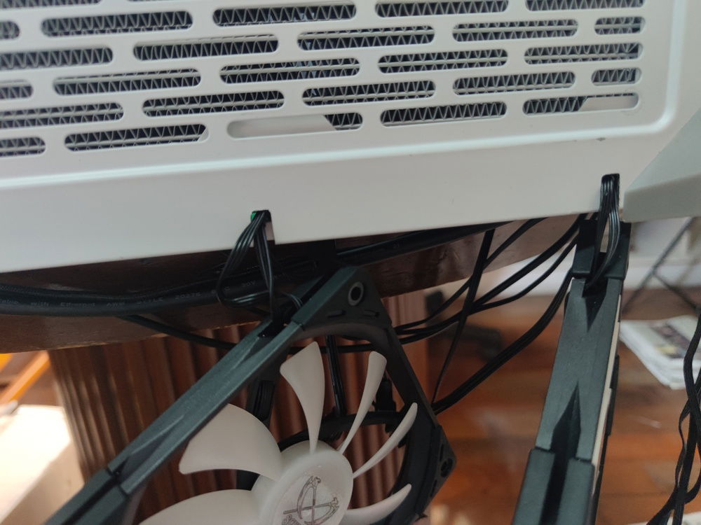The wires leading to the external fans are less noticeable this way.