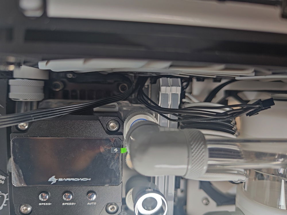 Even with 12mm thick Scythe Flex fans, I had to cut off some heat spreader material to prevent the blades from catching on the RAM sticks.