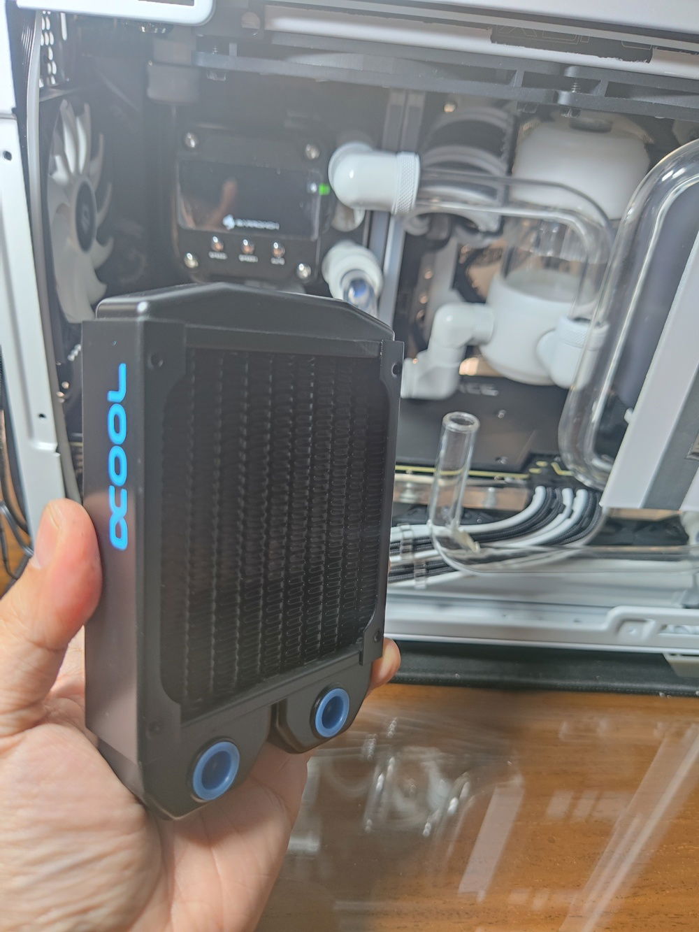 The rear 92mm radiator was less of a worry space wise -  I wanted to fit the 45mm thick Alphacool 92mm radiator, but the tall Barrow CPU block/pump combo precluded that.