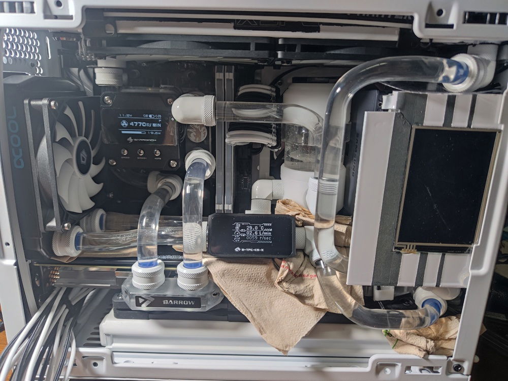 With so little space between the reservoir and the top radiator fans, I could not use my fingers to twist it open. I used the small hex tool for leverage and then a flexible tubed squeeze bottle to add water.