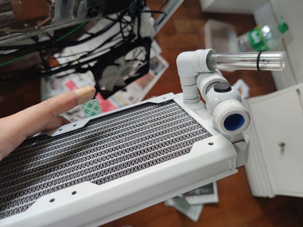 A view of the radiator with the fittings.