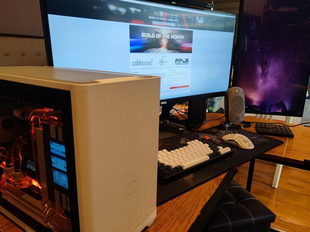 All the action happens on-screen and in-the-case. I kept the outside as stock as possible.
