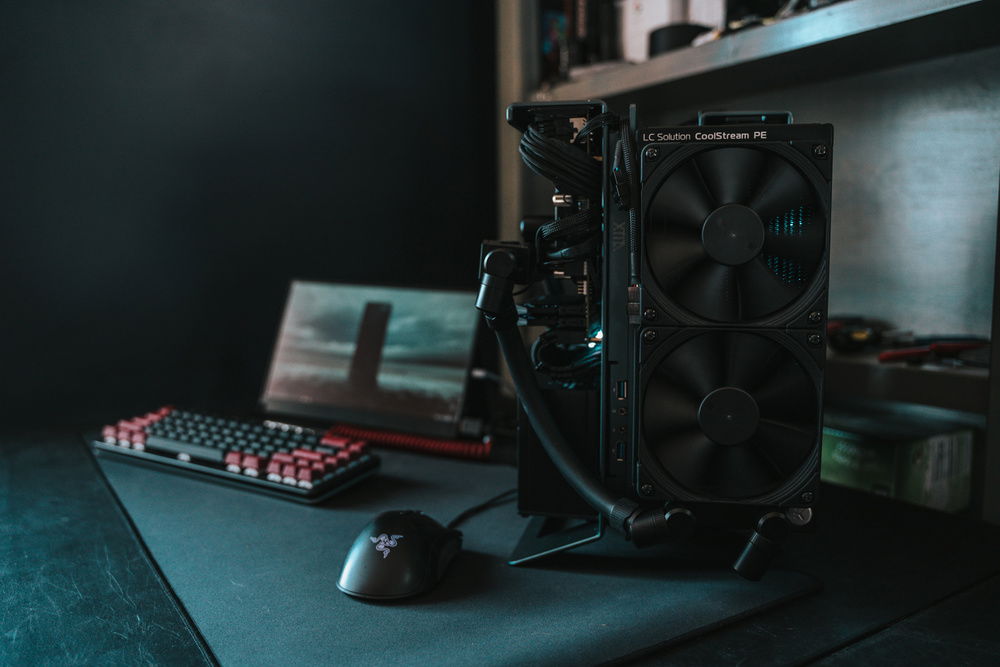 L-bracket mounted 240 Fan/Rad combo feeding CPU block