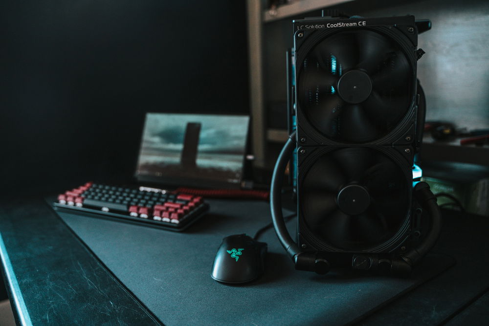 280mm Fan/Rad combo feeding GPU block along with drain port