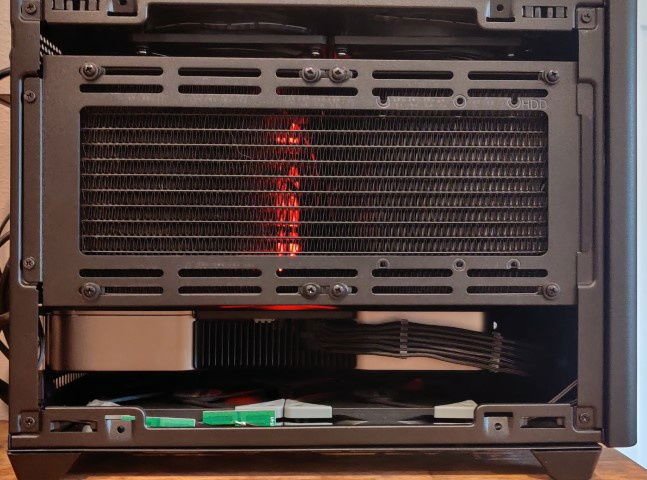 Artic Liquid freezer II 280 fits....barely.