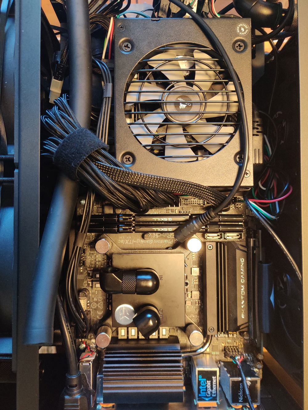 New solution - custom 20cm 24-pin ATX cable from MODDIY. Took way too long to get here and delayed the build quite a lot.