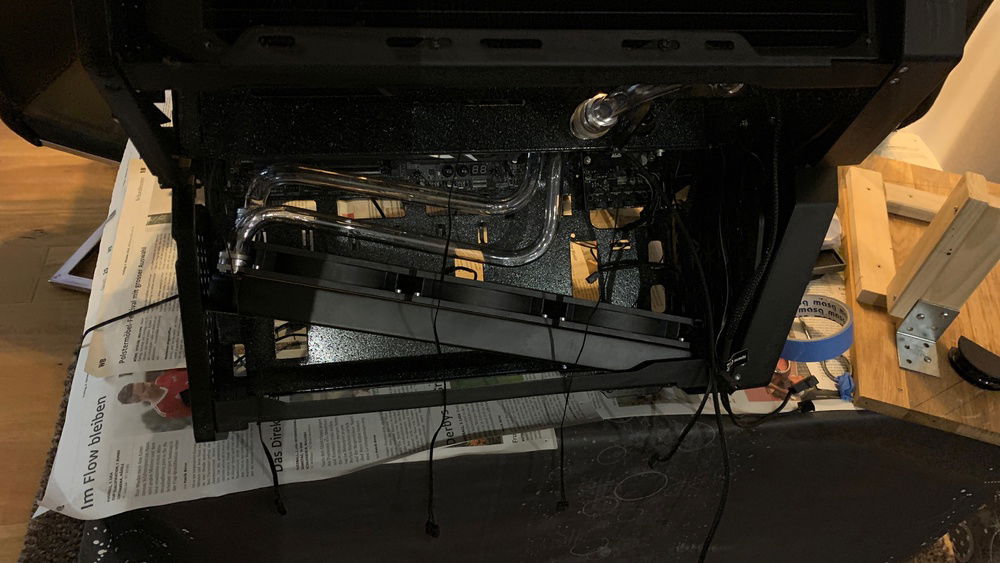 Connection to the lower right radiator