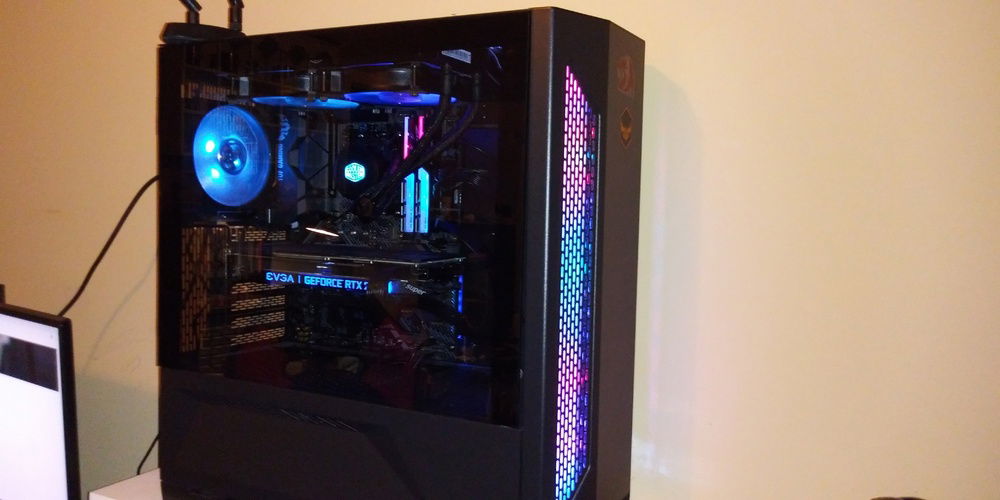 a look at the computer in its case with the lighting on front.