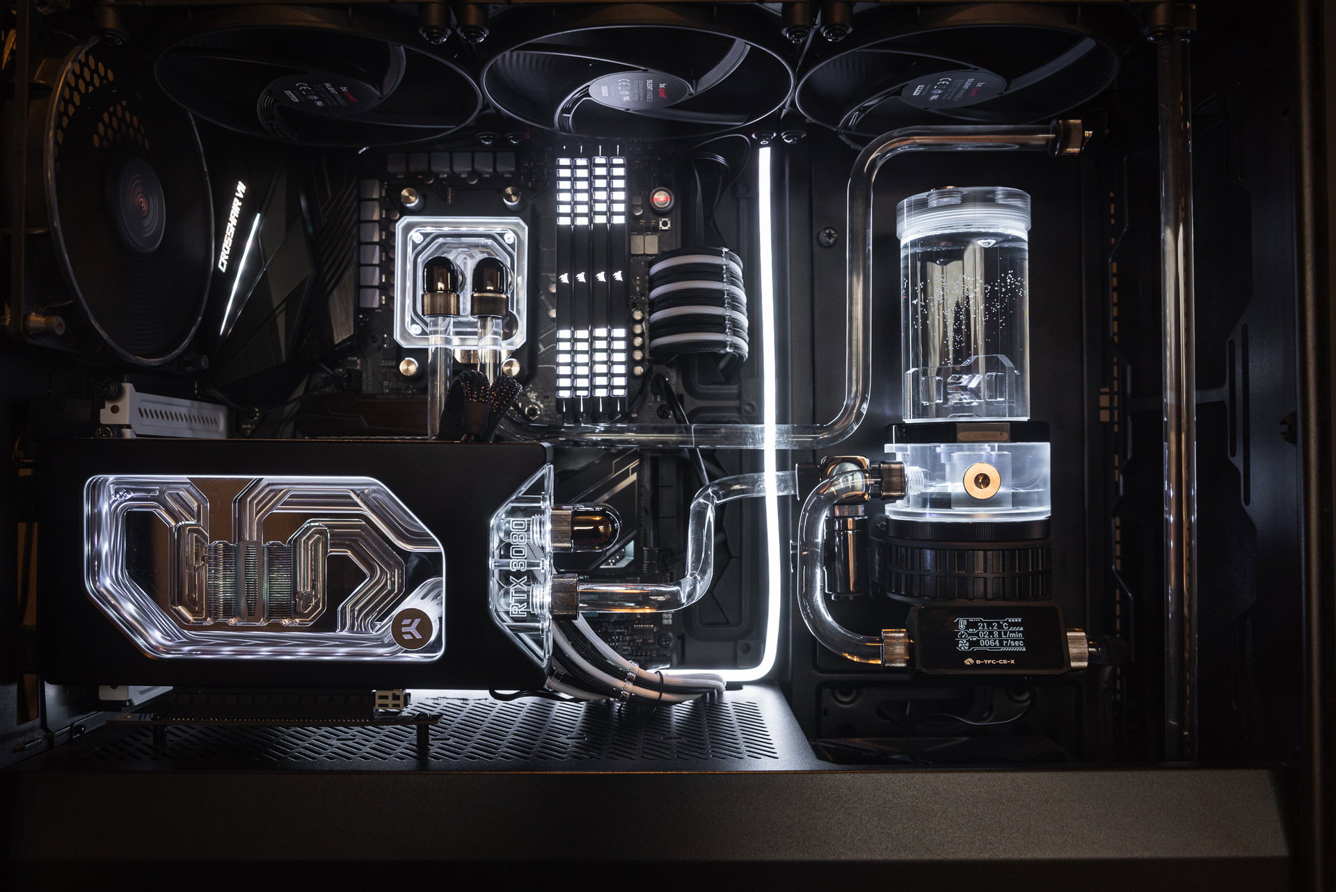 Clear/White custom loop Fractal build » builds.gg