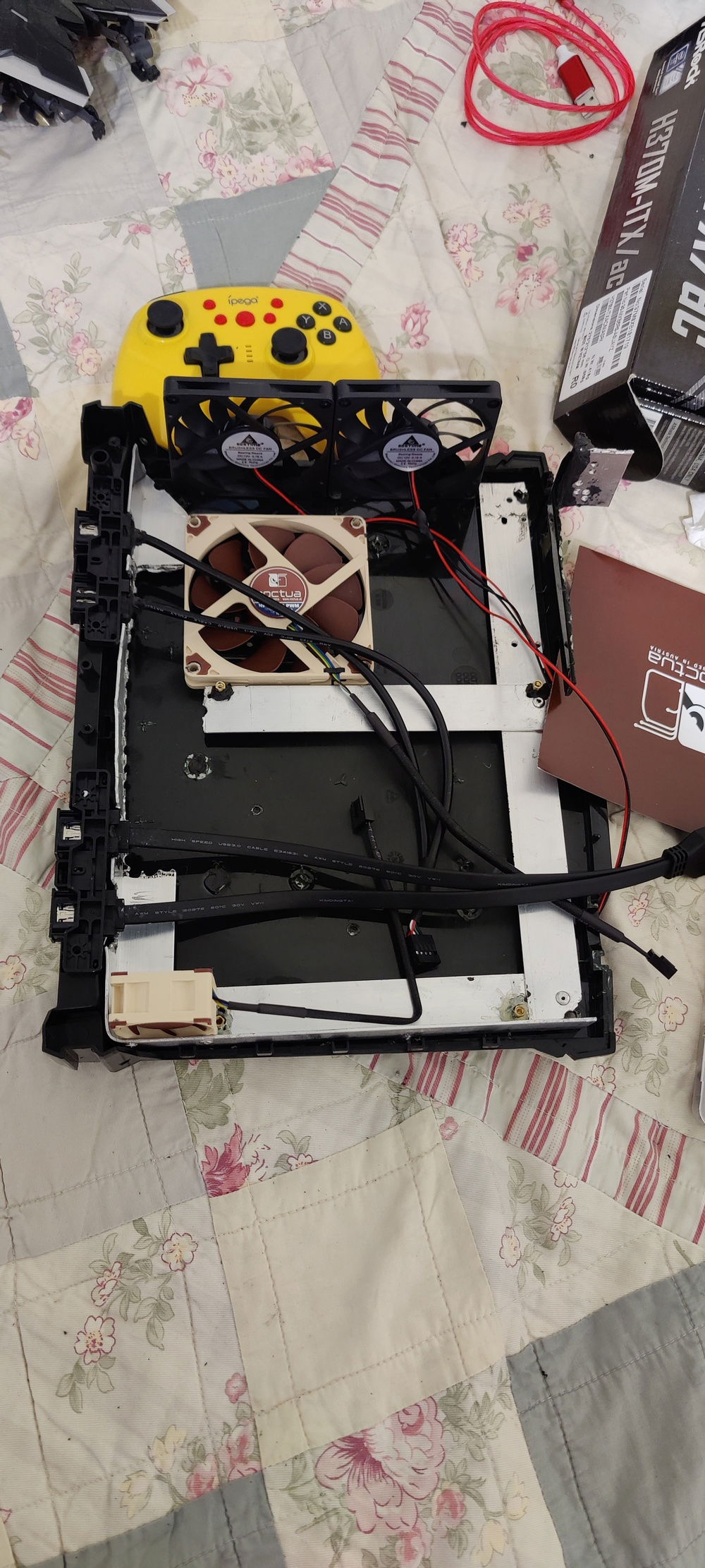 Just a look at the fans and bracket.