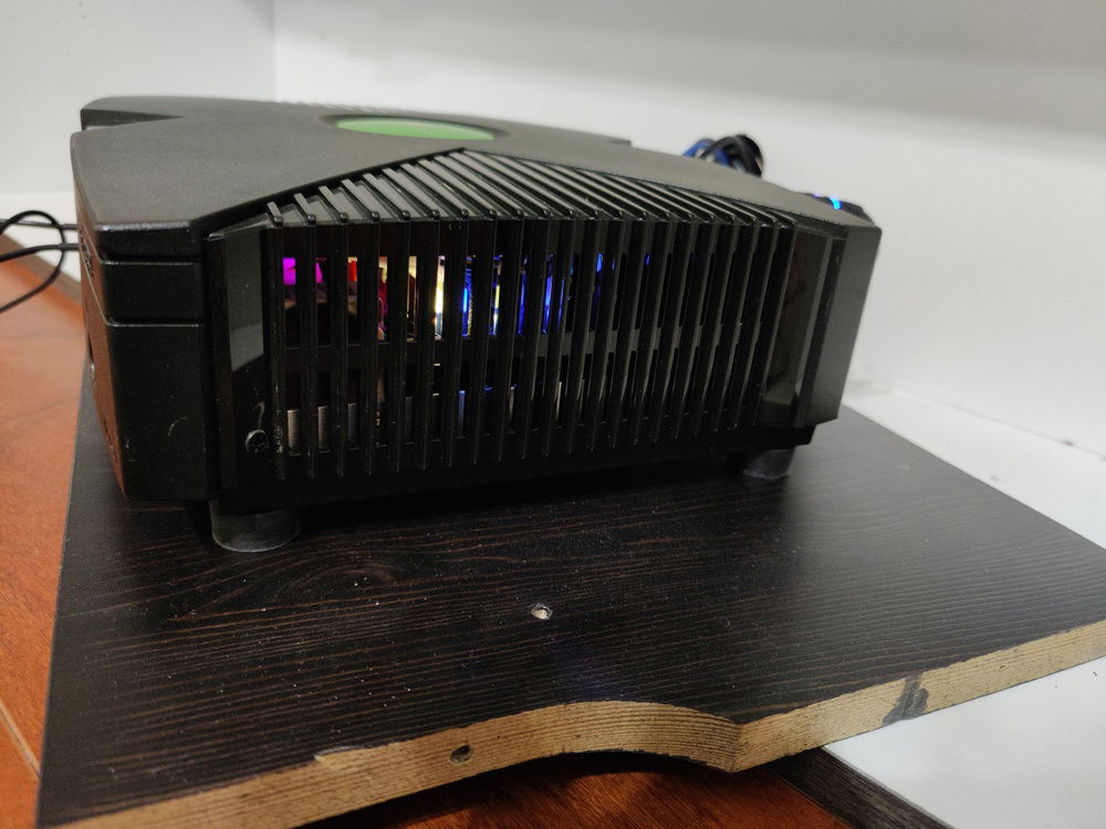 Right side where you can see the RGB RAM light shine through most.