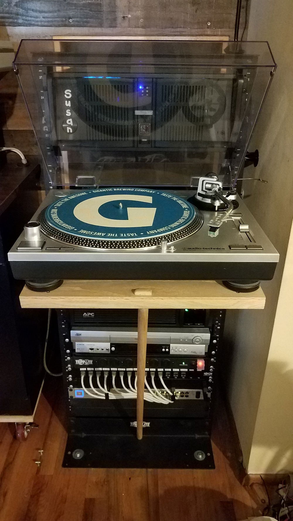 Windows 10 reports the turntable as an app using the mic, when plugged into the Line In. This is not an issue with the power knob for the turntables built in pre-amp.