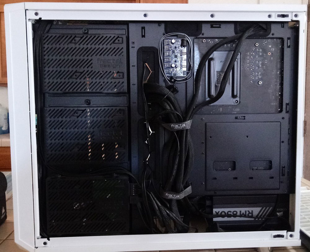 Old:
Credit to Fractal Design for the velcro tiedowns, though maybe one more above the AM4 socket backplate would have been lovely. Definitely not a deal breaker though!