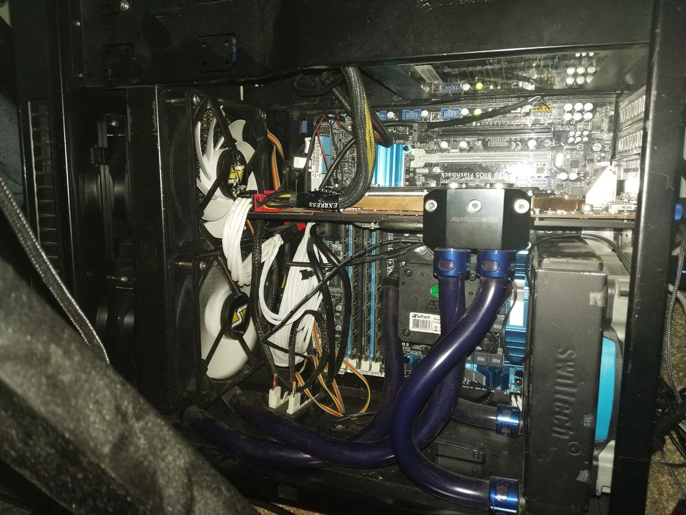 Internals with my not so optimal cable management