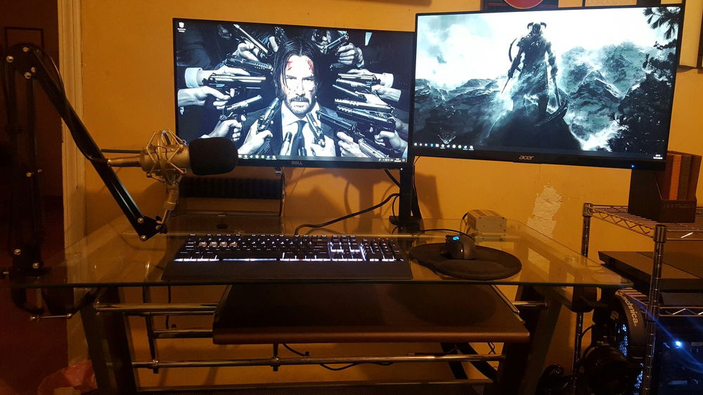 NW-700 Mic and M40x Headphones, cable management in a glass desk is a bitch... I have tried my best. (Room also needs a paint job, no money tho)