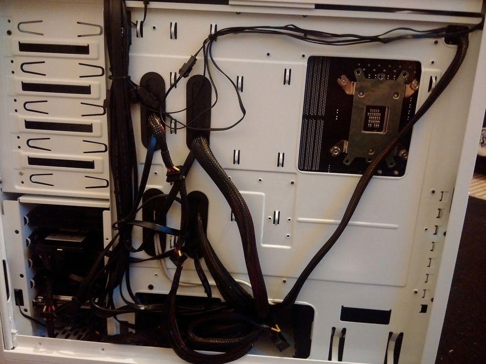 Quite happy with the cable management!