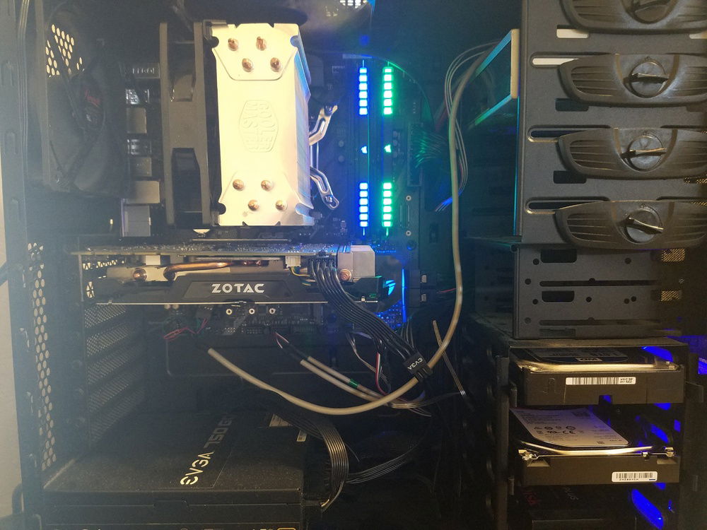 Interior of the build, with crap cable management.