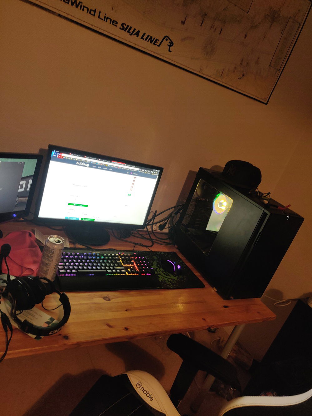 took it on the morning of 14th, just before I left for work, got myself some RGB strips that i'll install later today :D
Cable management is terrible, but i'll be moving it soon again so I really don't care that much...