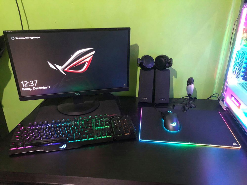 Whole desktop Rig showing my ROG Claymore Keyboard, ROG Gladius II Mouse, Corsair MM800 Mousepad and Dell Monitor.