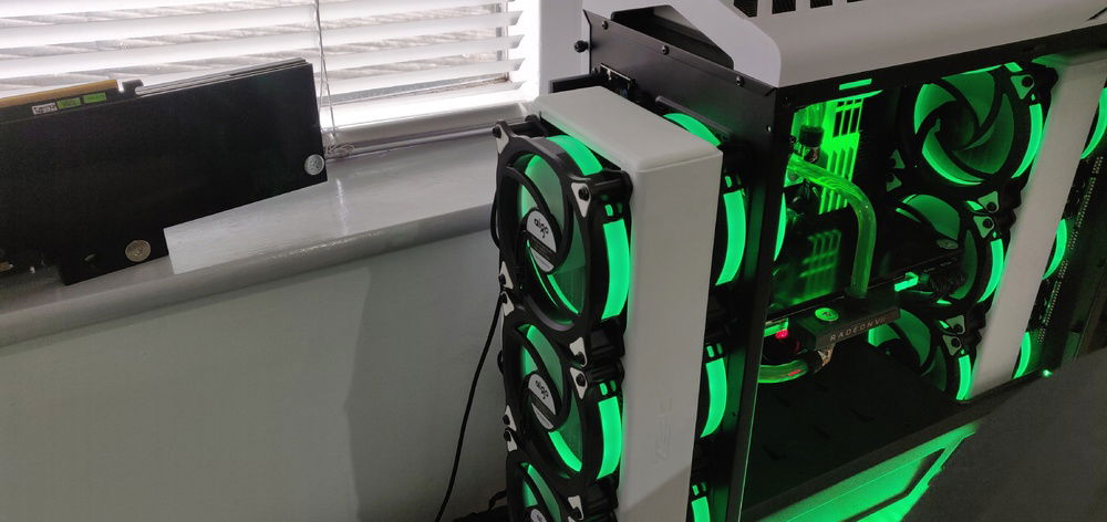 The rear radiator hides the horrible cabling coming out the back when the PC is viewed from the side.