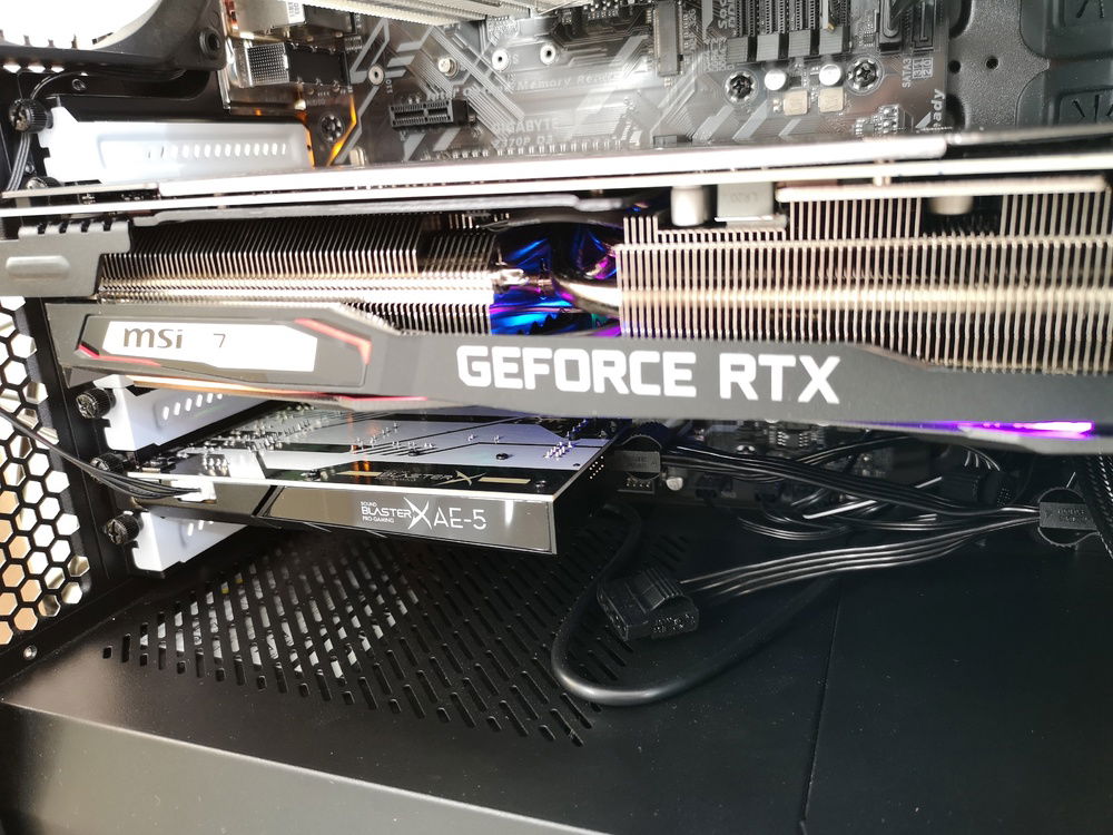 Black & White define this build. More by accident than by design, really.