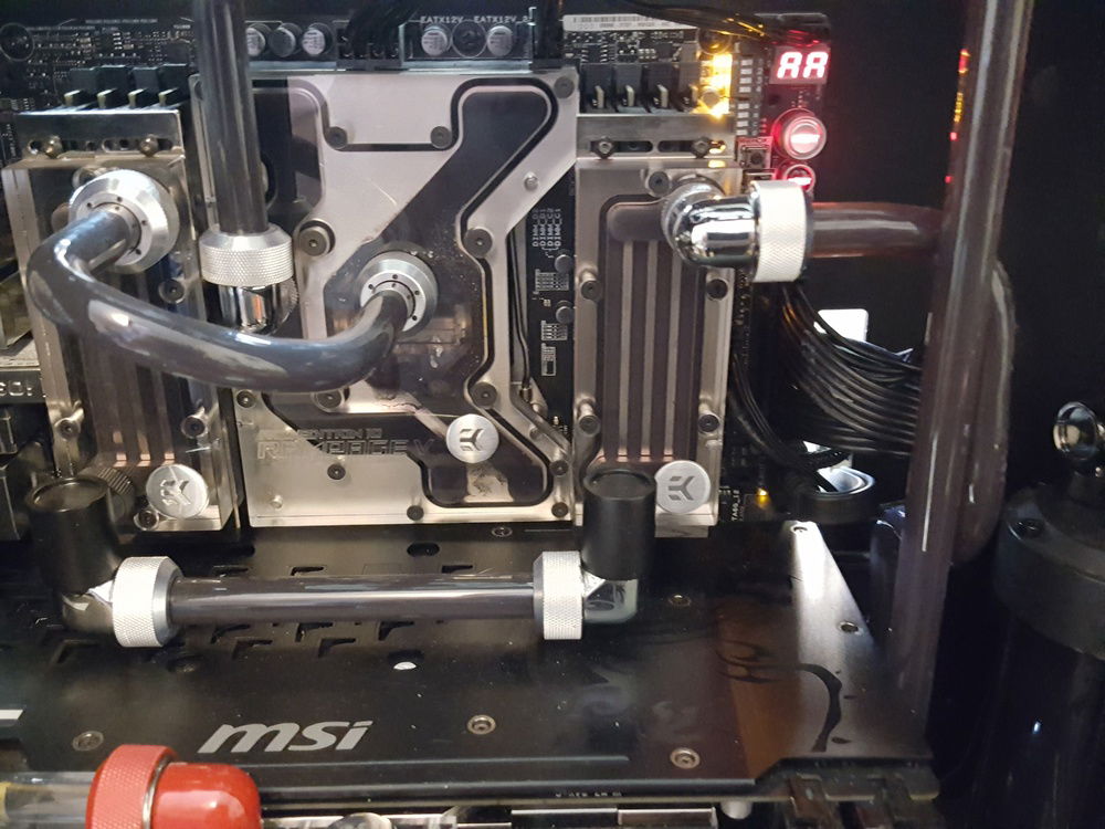 An experiment using thermochromic pigment in distilled water.
The starting of the stress test.