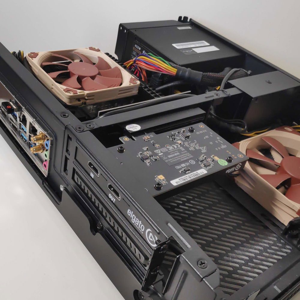 Right view of the Elgato installed. Way too much free space now!