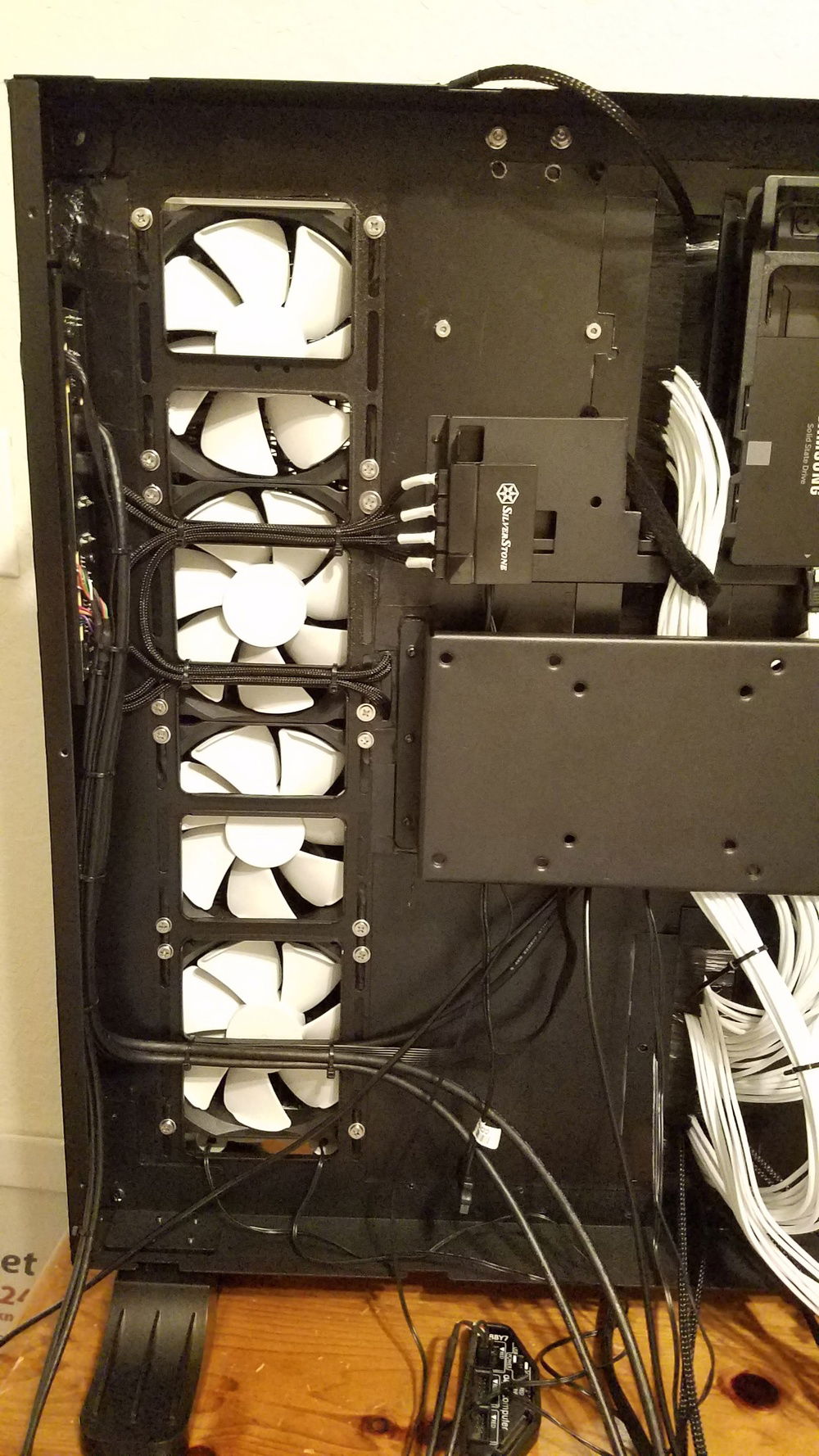 Installed Silverstone 1-to-8 PWM Fan Hub
