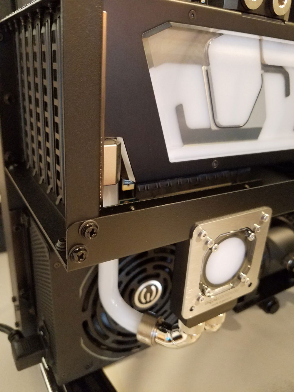 I do want to add, that I noticed a small amout of sag having the GPU close to the front and the additinal filter made it a little flimsy when I turned the valves behind it. So after a lot of thought and over analyzing it,  I found a weak point and installed these 2 additional screws in the corner, and this solved my problem.