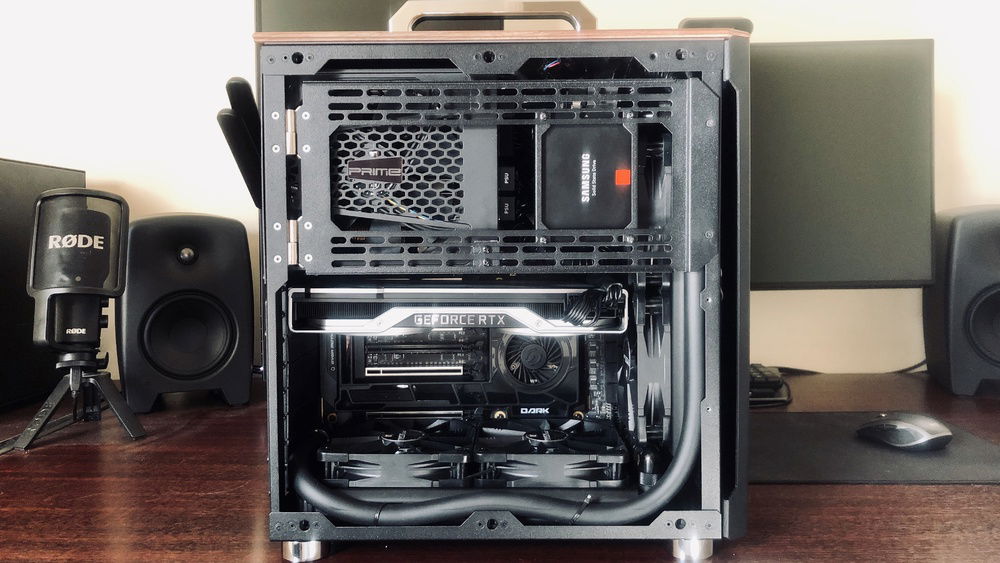 With side panel on, the ZMT tubing isn’t visible.