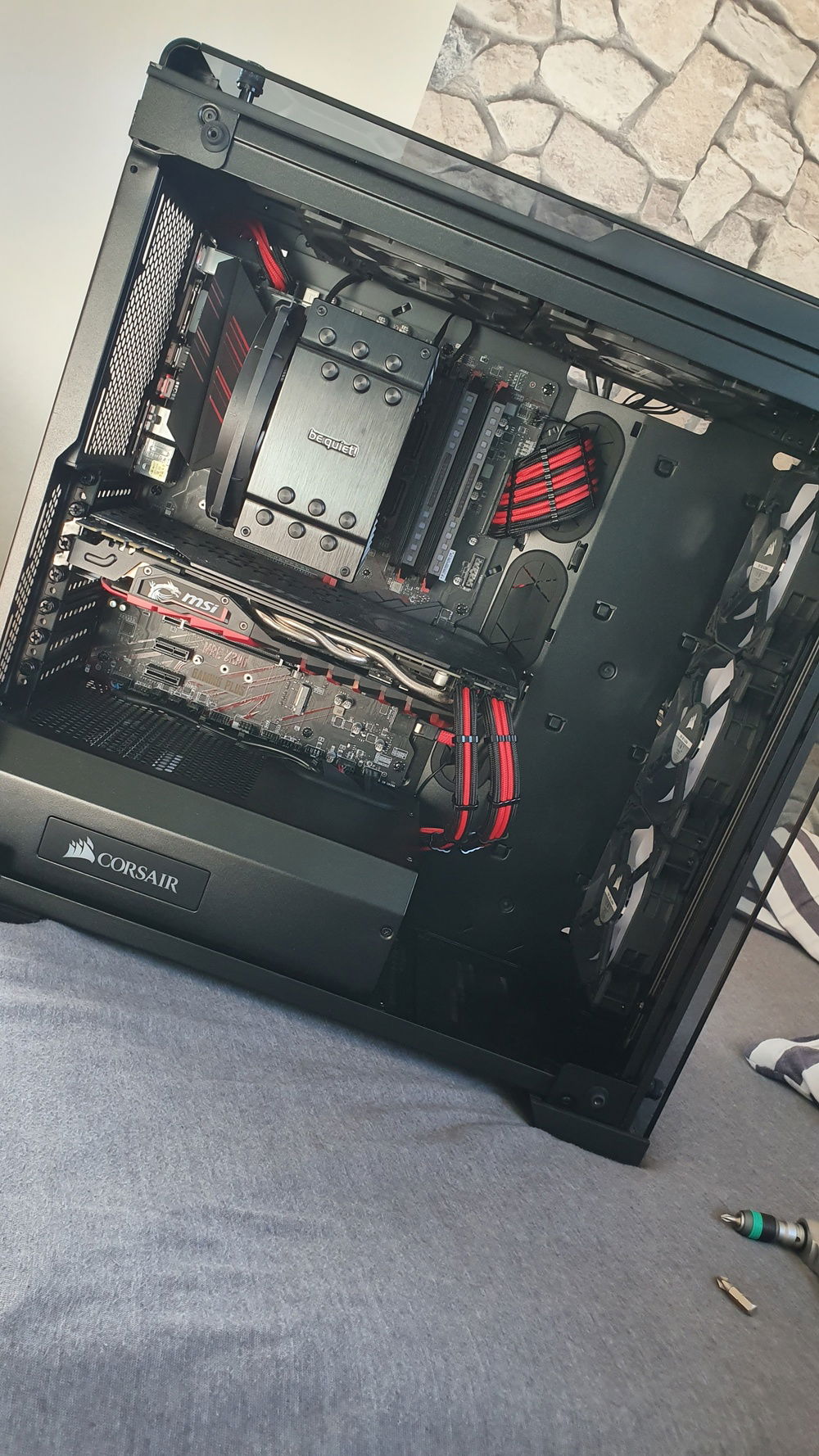 This is my first finish, later i addad a aio water cooling.