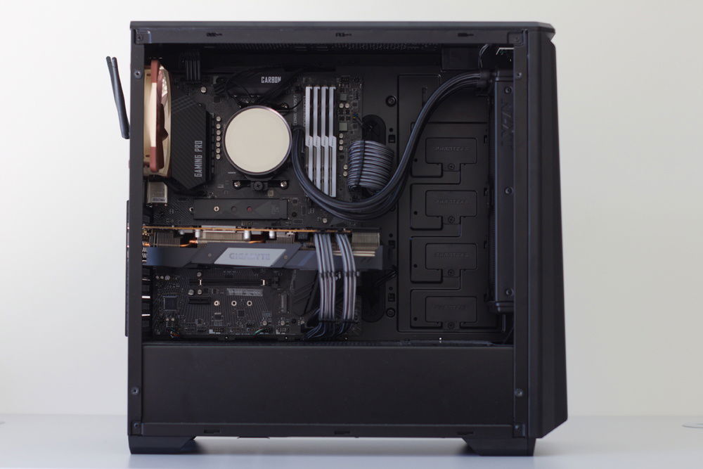 Overall view of the case w/o side panel